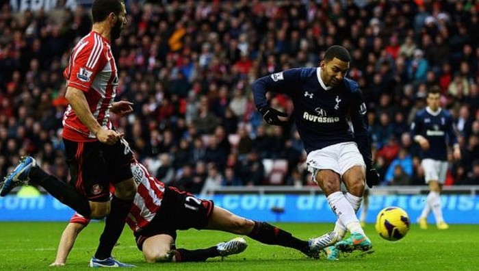Tuy nhiên, Sunderland không giữ được tỷ số khi pha đá phản lưới nhà của Carlos Cueller và bàn thắng của Aaron Lennon giúp Tottenham lấy 3 điểm.